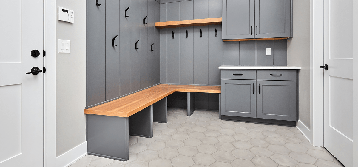 Containing the Mess – Mud Room Ideas for a Cleaner Home Feature Image. Image shows a clean mudroom